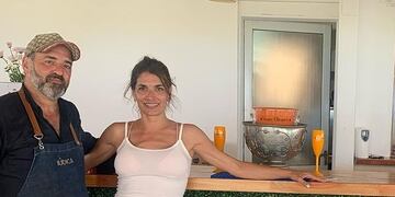 Mariano Iúdica y su esposa en su restaurante.