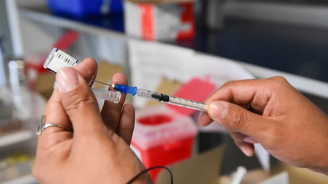 Se aplicaron más de 14 mil dosis de la vacuna este miércoles en Santa Fe (Los Andes)