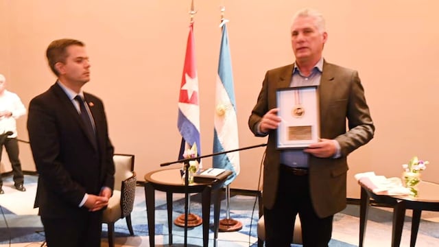 Tierra del Fuego entregó un reconocimiento a Cuba por su apoyo a la cuestión Malvinas