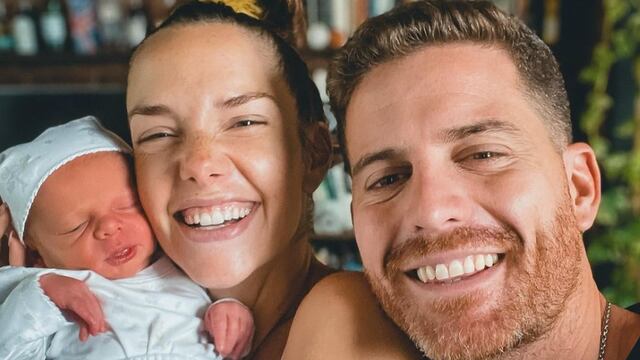 Julieta Nair Calvo junto a su pareja y el bebé de ambos.