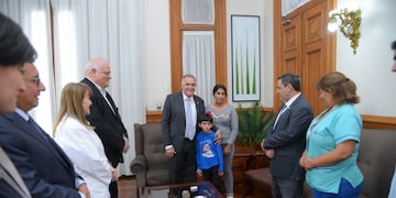 “Gracias por salvarle la vida a mi hijo”: la historia de Ricardito conmovió a la Casa de Gobierno.