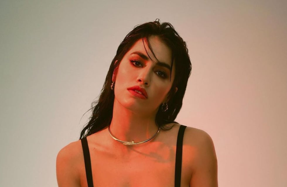 Lali Espósito a los besos en la playa de Punta Del Este: así se burló de los paparazzis