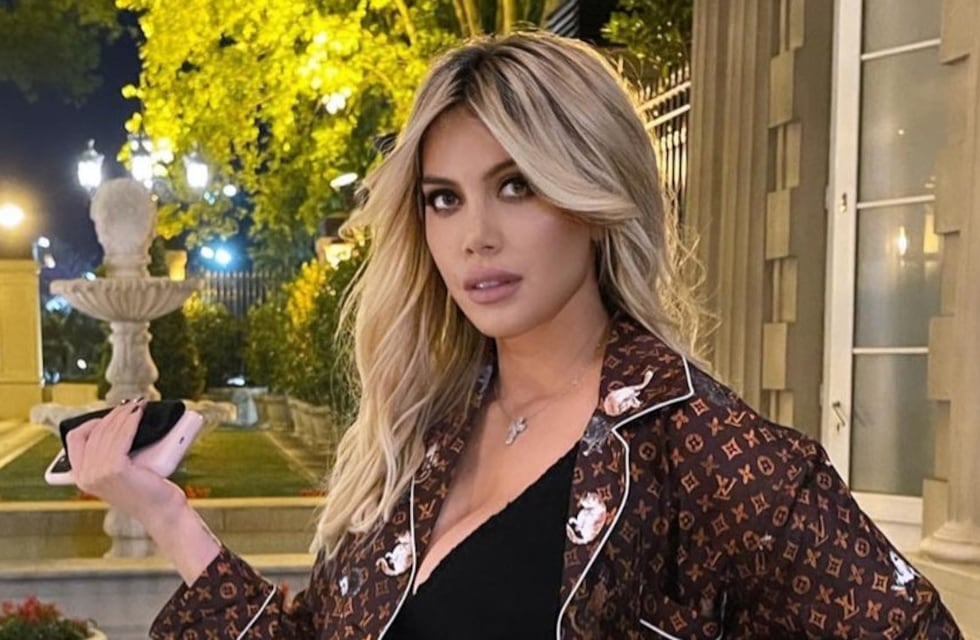 En body y sobre la nieve: Wanda Nara aprovechó “un rayito de sol” en pleno invierno