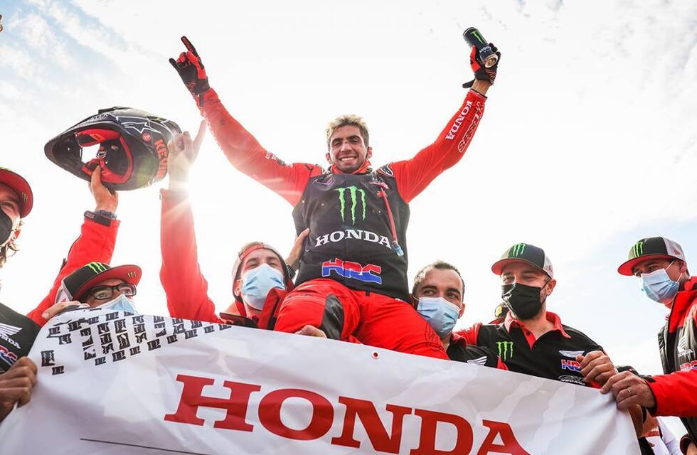 Kevin Benavides analiza su futuro con Honda luego de consagrarse en el Dakar