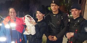 Le golpearon la puerta y dejaron una beba recién nacida abandonada en Ciudad