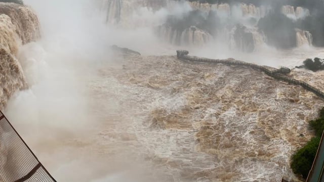 Parque Nacional Iguazú: restringen el ingreso por la crecida del Iguazú. (Foto / Twitter)