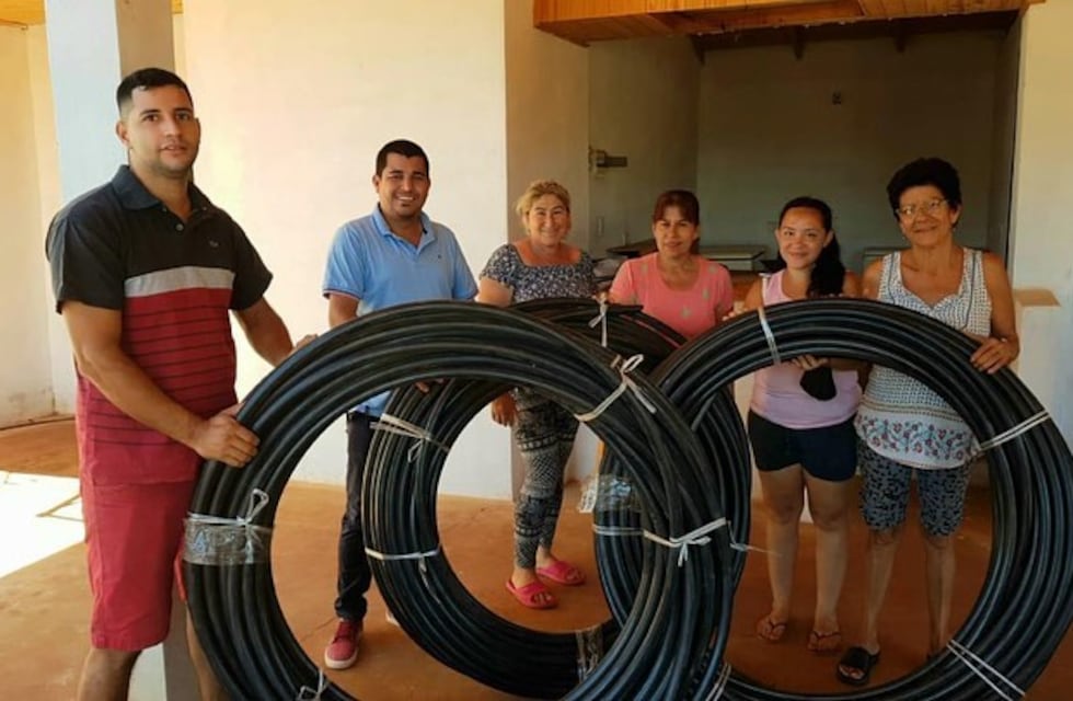 Entrega de insumos para paliar la crisis hídrica en Puerto Iguazú