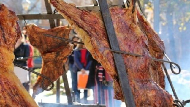 Asado: una resolución sobre la venta en trozos de carne a minoristas, que deja sin efecto la media res vacuna, alertó a los sanjuaninos sobe la posible perdida del corte más preciado en la provincia.