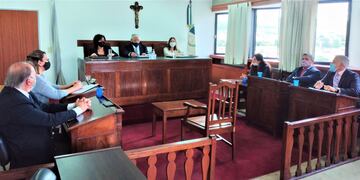 El Tribunal en lo Criminal nº 1 de Jujuy condenó a prisión a una mujer por promoción y facilitación de la prostitución y a dos hombres por abuso sexual. Las víctimas son niñas de 12 y 14 años de edad.