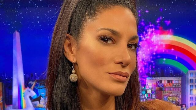 La bailarina de 37 años deslumbra con sus looks. (Instagram/@escuderosilvina)