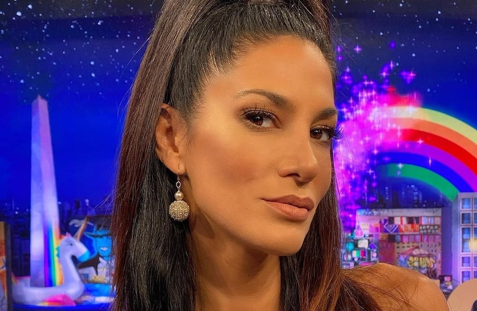 Silvina Escudero mostró su “bikini con ventanita” de espaldas y de frente