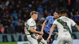 Con dos cabezazos, Pablo Vegetti le dio la victoria a Belgrano sobre Banfield por 3 a 1. Y es el máximo goleador de la Liga.