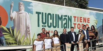 El stand evocó la Casa de Tucumán y emocionó a los visitantes por su carga simbólica y diseño innovador.