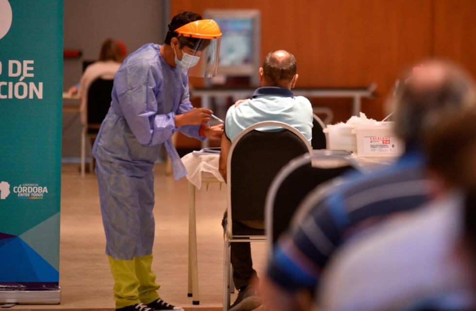 El plan de la Ciudad para vacunar contra el coronavirus: prioridad a los mayores de 60 años