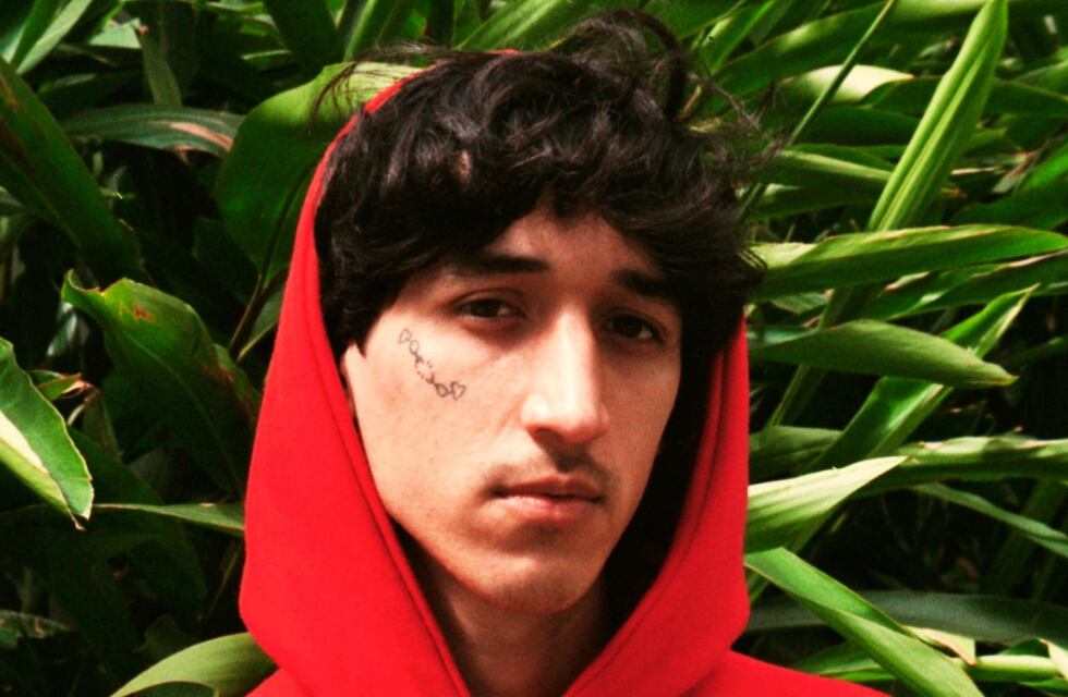 Quién es Juan Lopez, el artista cordobés que lanzó su álbum “No más promesas” donde mezcla el indie con lo urbano