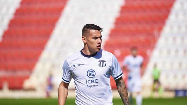 El travesaño le dijo no a lo que era el gol de Carlos Auzqui, para un Talleres líder (La Voz).