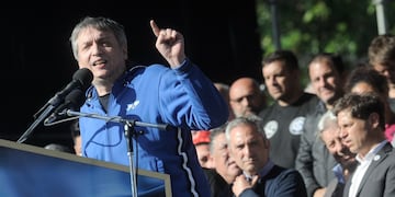 Máximo Kirchner pronunció un discurso crítico, acompañado por el moyanismo, las CTA, La Cámpora y otros grupos kirchneristas. Foto: Clarín.