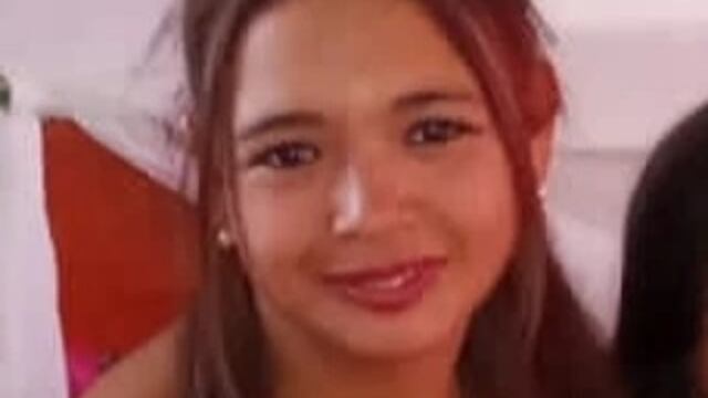 Al momento de ausentarse, la adolescente vestía un suéter negro con detalles en verde, pantalón jeans azul, zapatillas verdes.