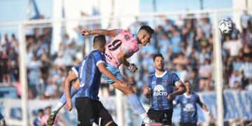 Racing de Nueva Italia enfrenta a Gimnasia de Jujuy por la fecha número 33 de la Zona B de la Primera Nacional. (Javier Ferreyra / La Voz)
