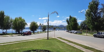 Carlos Paz paisaje soleado.