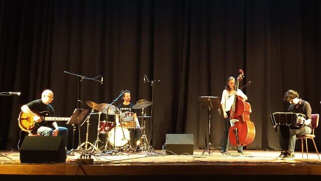 El trio 40 Dedos se presentará en la Biblioteca Sarmiento