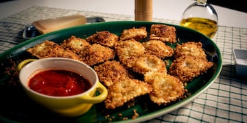 Para alentar a la Selección Argentina: la receta de ravioles fritos de Jimena Monteverde ideal para servir en las picadas con amigos.