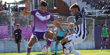 Villa Dálmine y Gimnasia de Mendoza, juegan por la Primera Nacional.