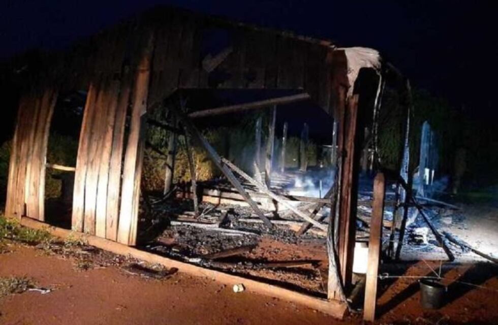 Violencia de género en El Soberbio: prendió fuego la casa con su ex pareja dentro