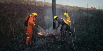 Focos de incendios en Puerto Libertad fueron extinguidos por Bomberos Voluntarios.