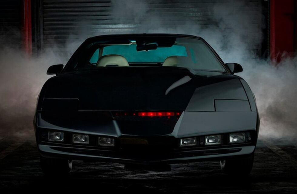 Un curioso “auto fantástico” paseó por las calles de Mendoza, llamó la atención de un conductor y se volvió viral