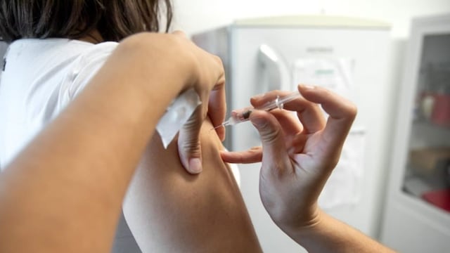 Inicia la vacunación para embarazadas contra el virus Sincicial Respiratorio.