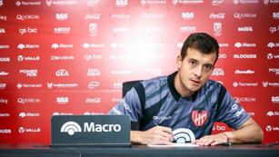 El arquero Joaquín Papaleo formalizó su llegada a Instituto (Foto: Prensa IACC).