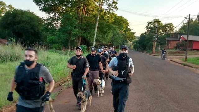 Se trató la crianza, selección del cachorro, obediencia,  medicina canina,  primeros auxilios, búsqueda y localización de  detenidos y estupefacientes.