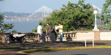 Continúa internado el menor que cayó del mirador del Parque Paraguayo en Posadas.