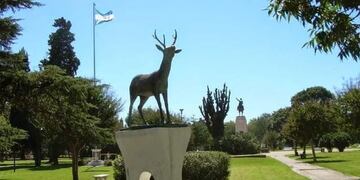 El monumento se encuentra en Plaza San Martín.