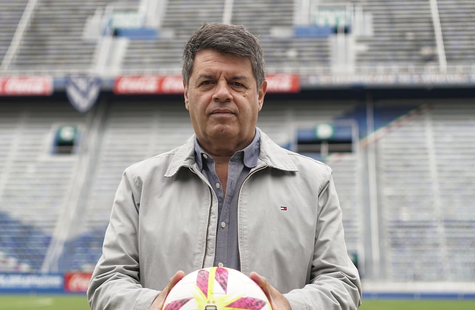 Crisis en Vélez: la barra agredió a los jugadores y el presidente “pidió licencia”