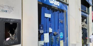 Una mujer quedó atrapada en un comercio