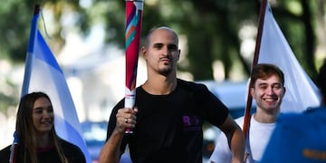 El voleibolista Luciano Verasio fue uno de los atletas que participó de la recorrida en el Parque de la Independencia.