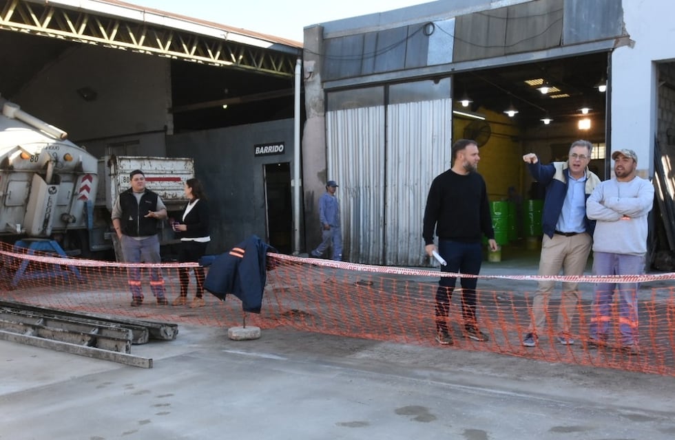 Luis Castellano visitó el Corralón y el Obrador