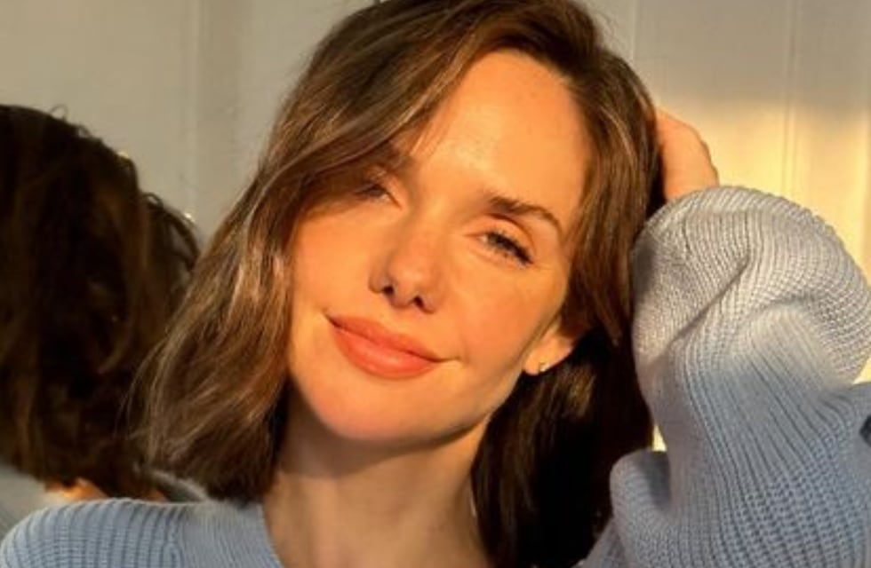 Julieta Nair Calvo mostró su pancita de embarazada con un vestido súper jugado y pegado al cuerpo