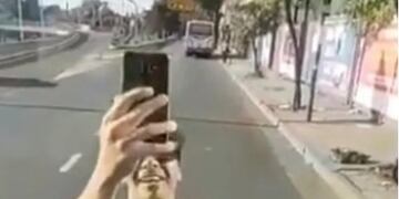 El hombre que fue bajado del colectivo por no usar barbijo. (Foto: Web)