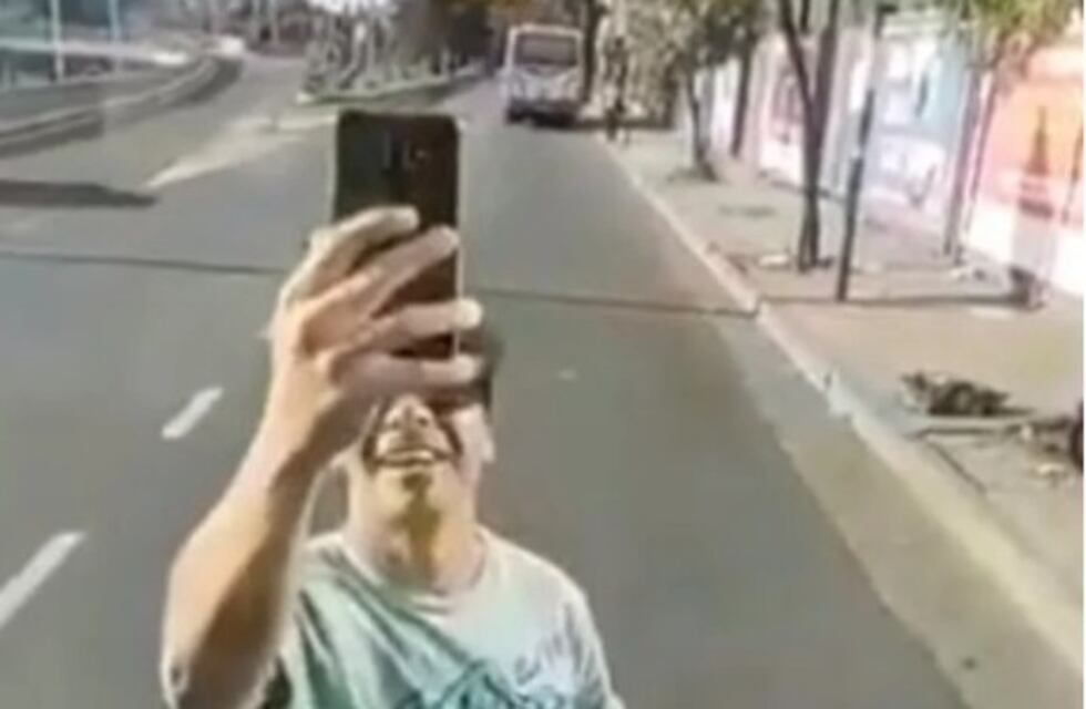 La Policía tuvo que bajar del colectivo a un hombre que no quiso ponerse el barbijo