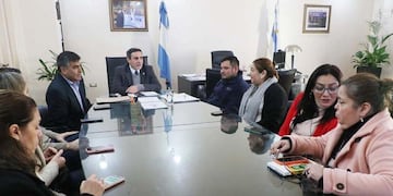 El ministro Luis Medina Ruiz lideró una reunión con hospitales clave para definir ejes de trabajo en red.