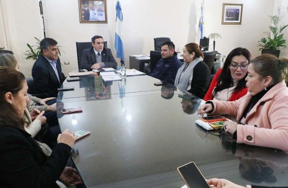 Medina Ruiz reunió a directores de hospitales para evaluar avances y coordinar mejoras