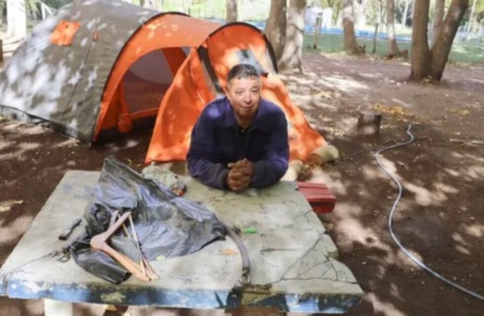 “No tengo obra social ni cuento con ayuda”: se separó, quedó sin trabajo y ahora vive en una carpa en Río Negro