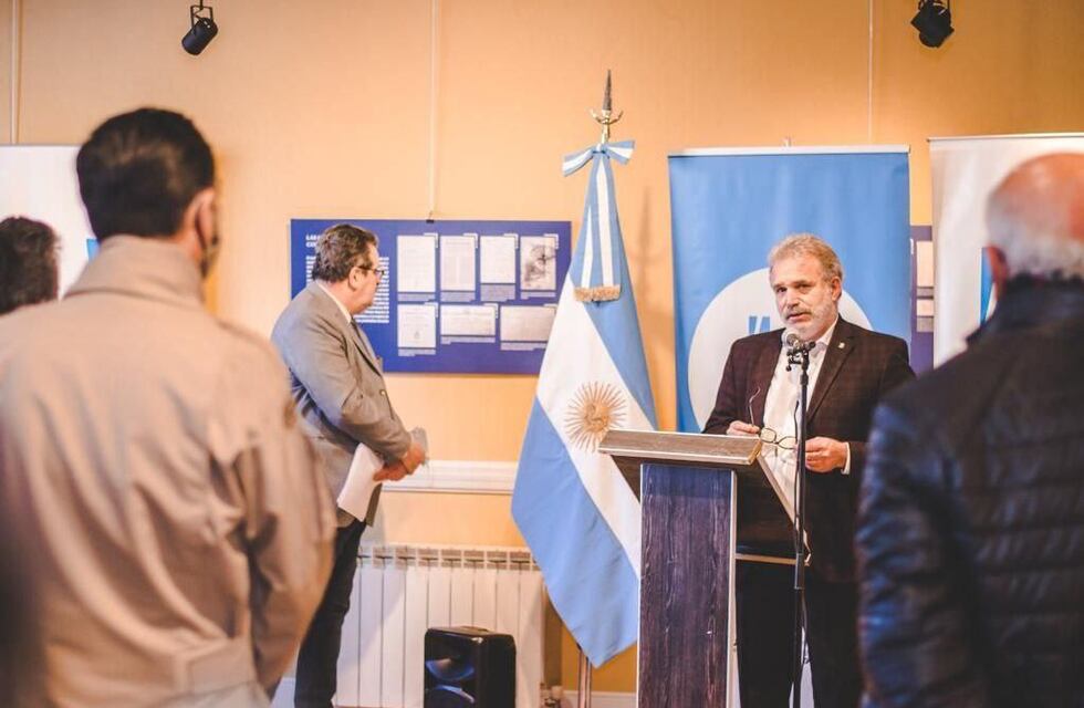 La municipalidad de Ushuaia inauguró una muestra inédita sobre arquitectura en Malvinas