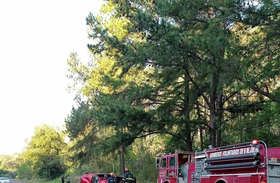Camioneta volcó en la ruta 17 a la altura de Valle Hermoso