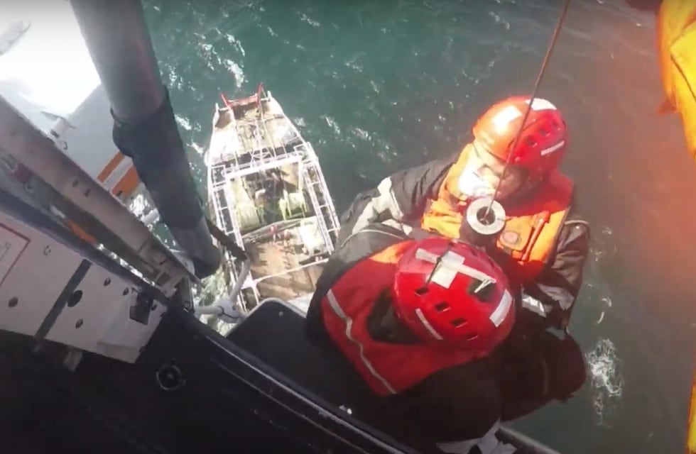 Video: rescataron a un marinero que sufrió un ACV