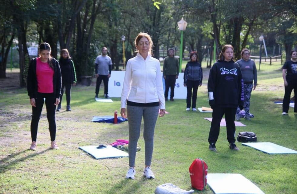 La Falda te propone practicar yoga a metros del Hotel Edén