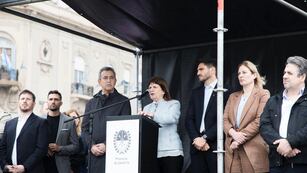 El gobernador de Santa Fe, Maximiliano Pullaro, y la ministra de Seguridad de la Nación, Patricia Bullrich, lanzaron el Plan Bandera en Rosario.